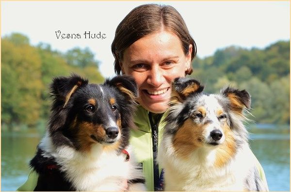 Jolina in Alaya v družbi fotografinje Vesne Hude, ki je za nas naredila čudovite fotografije - hvala Vesna!